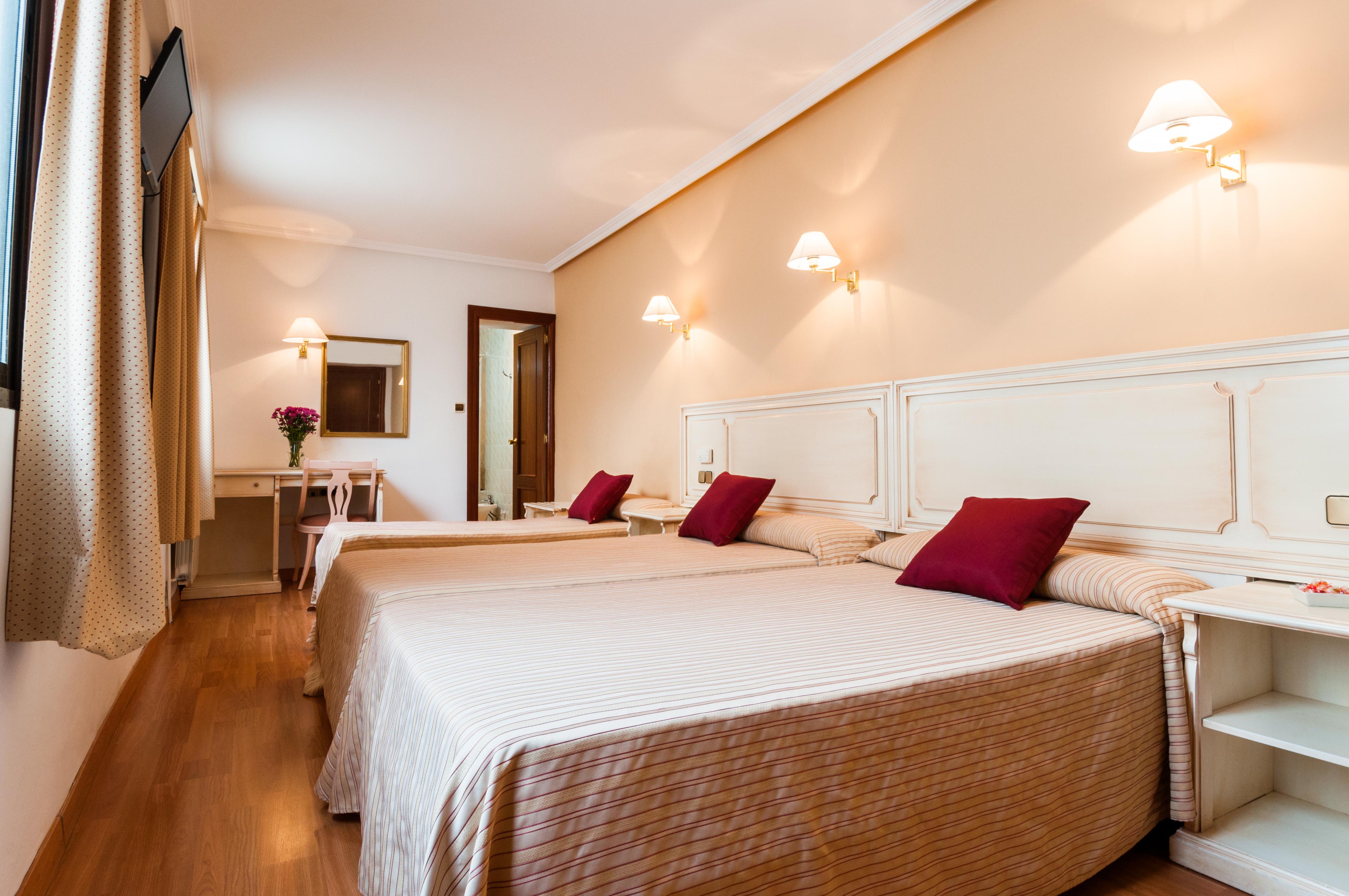 Hotel Victoria Linares  Bagian luar foto