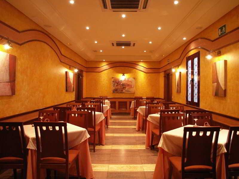 Hotel Victoria Linares  Bagian luar foto