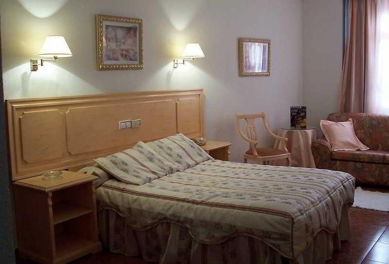 Hotel Victoria Linares  Bagian luar foto