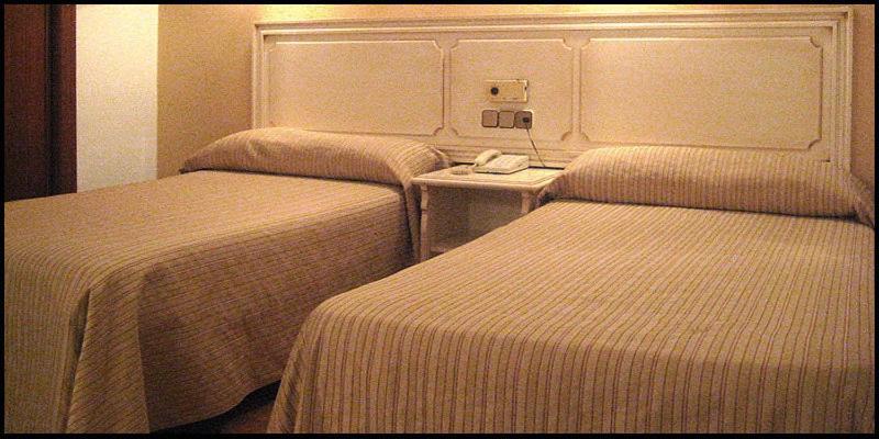 Hotel Victoria Linares  Bagian luar foto